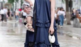 街拍网红吃瓜,揭秘街头美食瓜子的魅力瞬间